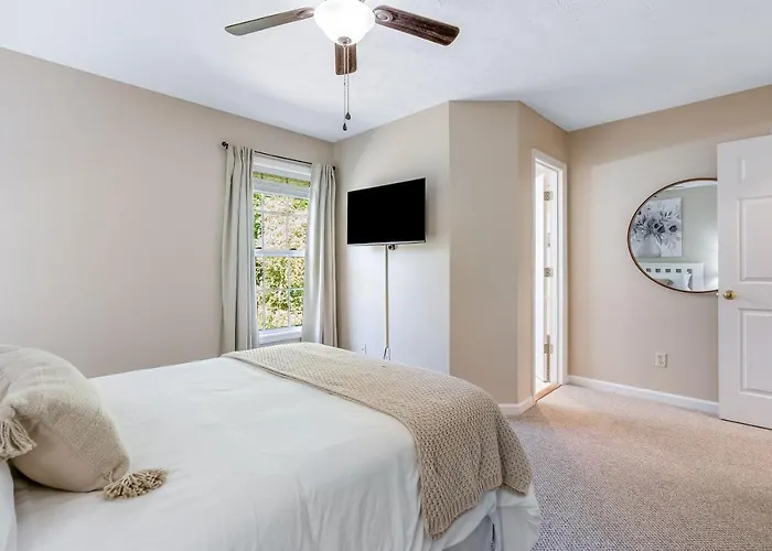 Seasonal Pool Access & Patio: Auburn Getaway!