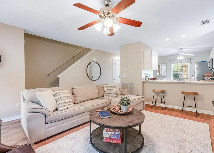 Seasonal Pool Access & Patio: Auburn Getaway!