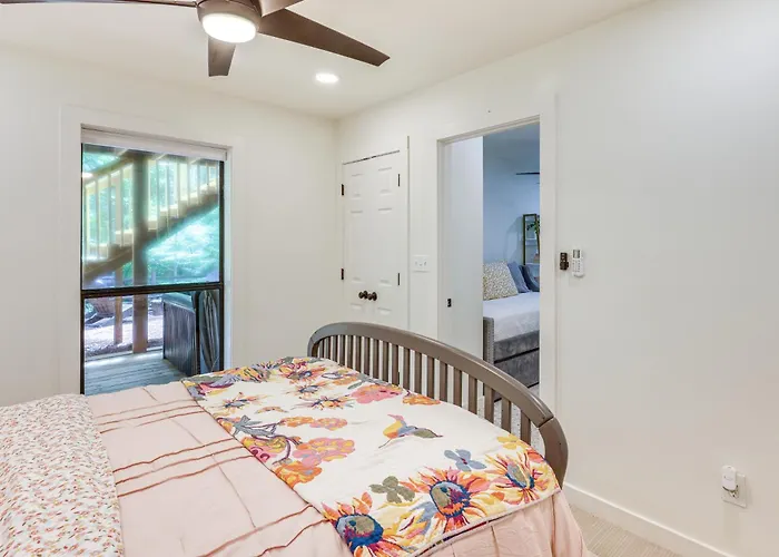 Family-Friendly Dadeville Cabin W/ Hot Tub & Porch