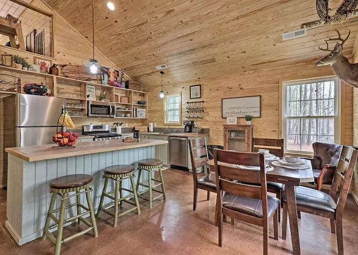 Peaceful Family Cabin On 10 Acres W/ Game Room!